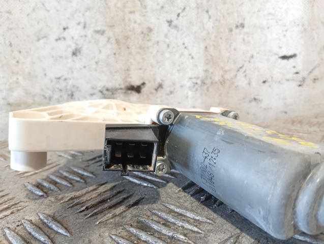 A1698204342 Motor del elevalunas eléctrico  en stock Castellón