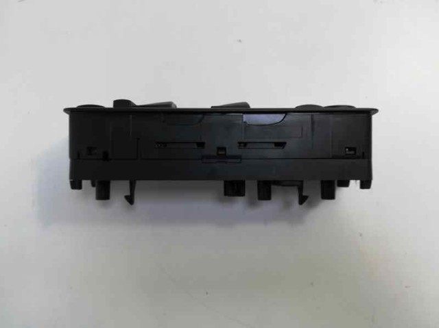 MERCEDES A1698206710 Interruptor de elevalunas delantera izquierda  en stock Salamanca