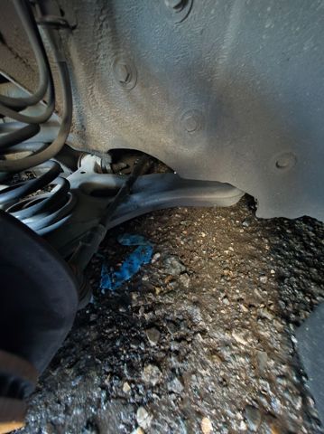 Brazo inferior izquierdo de la suspensión delantera A1703300107 MERCEDES