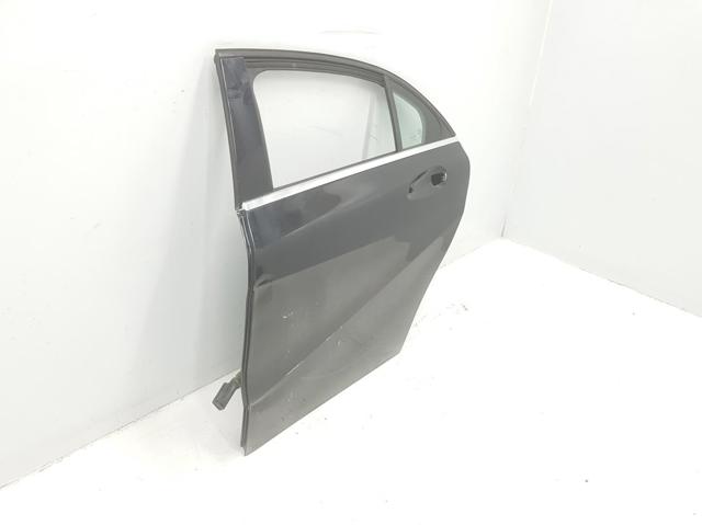 Puerta trasera izquierda A1767300105 Mercedes