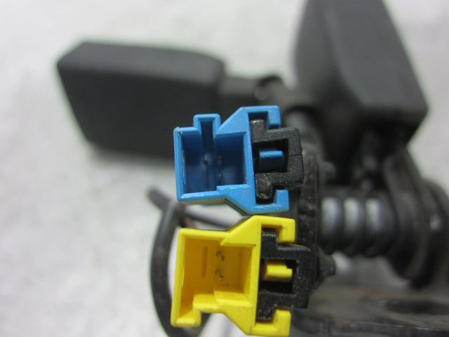 A1768600469 Cinturón de seguridad trasero derecho  en stock Castellón