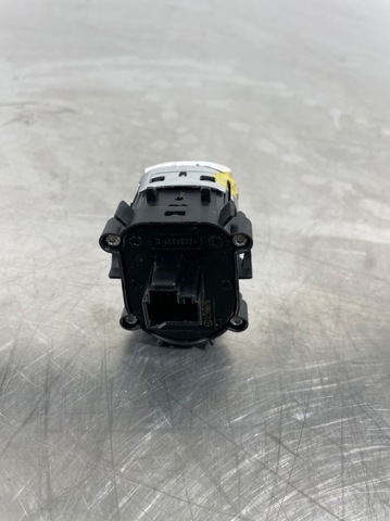 MERCEDES A1779051001 Botón de arranque del motor  en stock Valencia