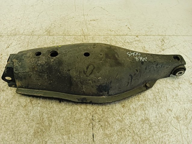 A2023500206 Brazo inferior trasero izquierdo/derecho  disponible Burgos