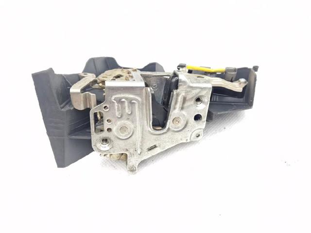 A2027300535 MERCEDES Cerradura de puerta trasera izquierda  en stock Gandía