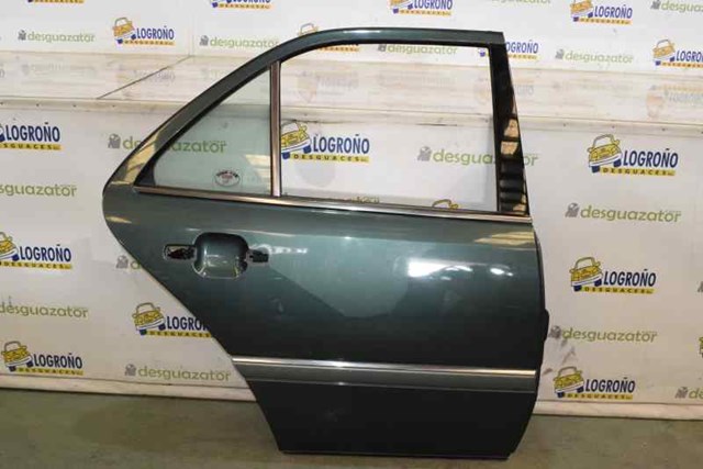 Puerta trasera derecha A2027301205 Mercedes