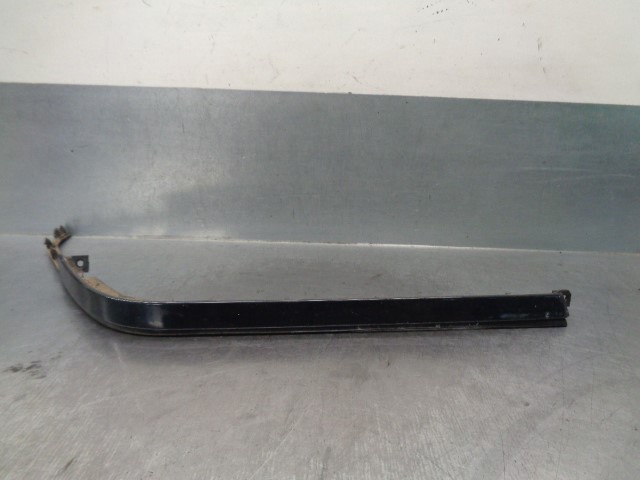 Listón del faro derecho A2028260677 Mercedes