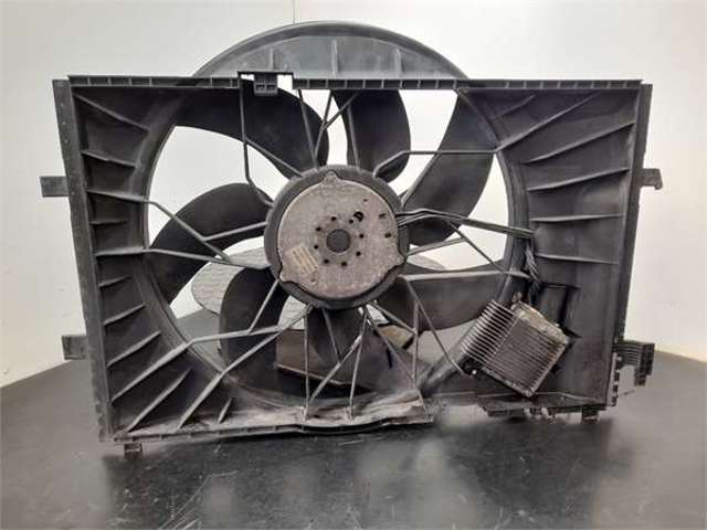 A2035000193 Difusor del radiador de refrigeración con motor y hélice  disponible Burgos