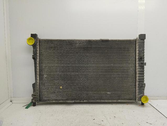 A2035000603 Radiador de refrigeración del motor  disponible Burgos