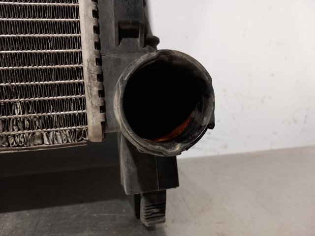 A2035003403 Radiador de refrigeración del motor  disponible Málaga