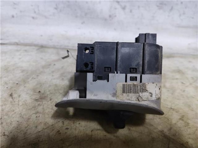 A2035450604 MERCEDES Interruptor de luces en el tablero comprar Madrid