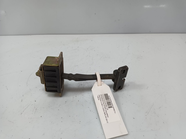 Limitador de apertura de puerta delantera A2037200116 MERCEDES