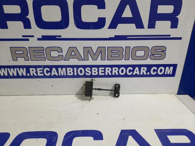 Limitador de apertura de puerta delantera A2037200116 MERCEDES