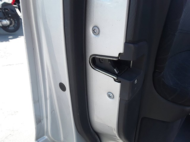 Cerradura puerta delantera izquierda para mercedes-benz clase c c 200 cdi (203.004) 611962 A2037200135