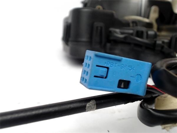 MERCEDES A2037300235 Cerradura de la puerta trasera derecha  disponible Lugo
