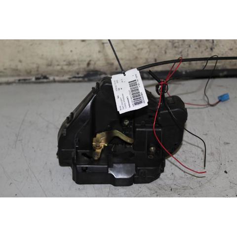 A2037300235 MERCEDES Cerradura de la puerta trasera derecha  en stock Huelva
