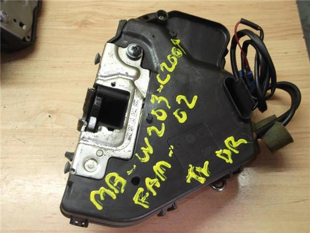 A2037300235 MERCEDES Cerradura de la puerta trasera derecha  disponible Vigo