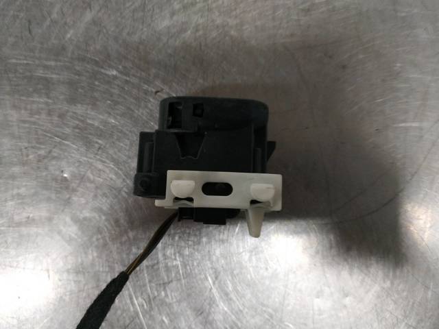 A2038200210 MERCEDES Botón de encendido del motor del elevalunas delantero derecho  comprar en Jaén