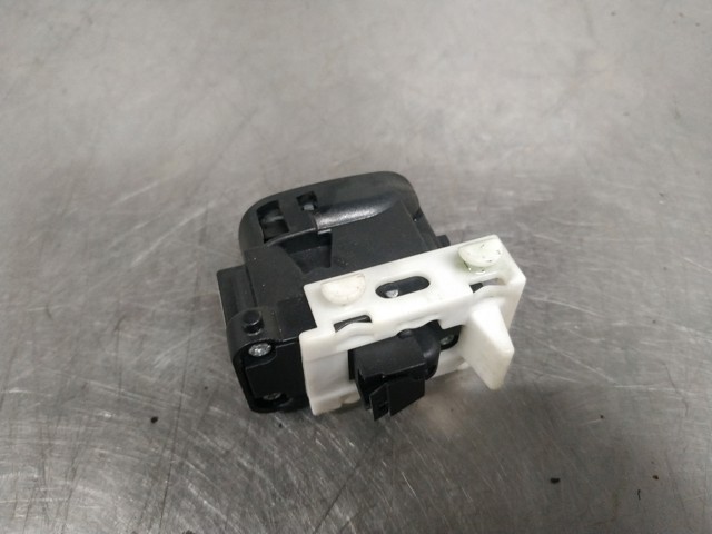 A2038200210 MERCEDES Botón de encendido del motor del elevalunas delantero derecho  comprar en Jaén