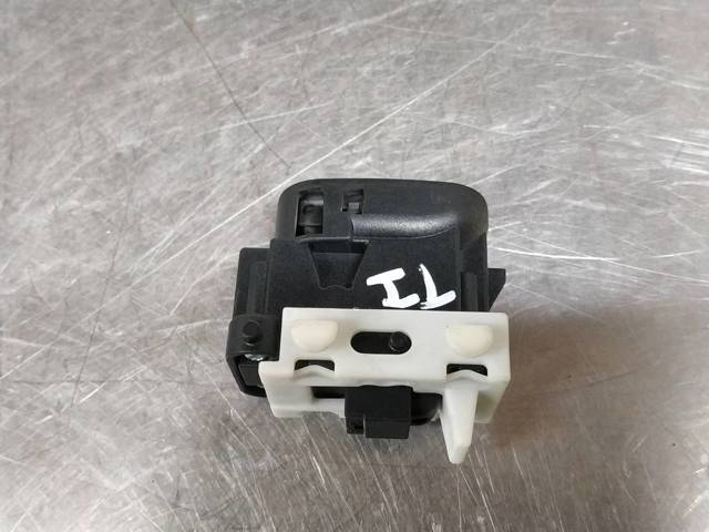 A2038200210 MERCEDES Botón de elevalunas delantero derecho  en stock Huelva