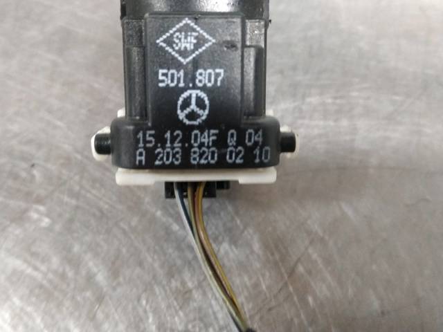 A2038200210 Botón de elevalunas delantero derecho  en stock Sabadell
