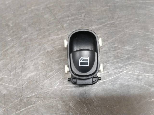 A2038200210 Botón de elevalunas delantero derecho comprar Sevilla