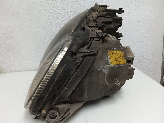 MERCEDES A2038200261 Faro derecho  en stock Valencia