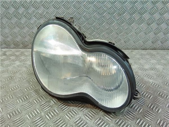 A2038200261 MERCEDES Faro derecho  en stock Córdoba