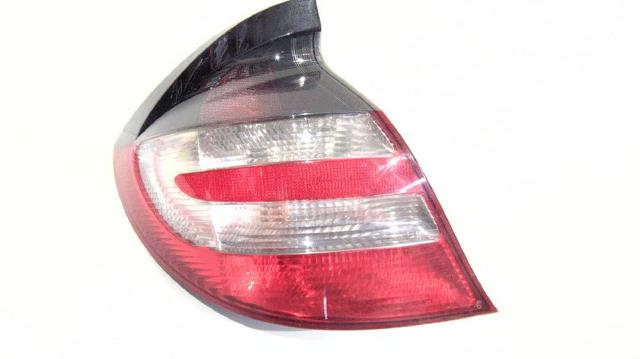 Piloto trasero izquierdo A2038202564 MERCEDES