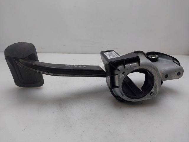 A2042902001 MERCEDES Pedal de freno  en stock Huelva