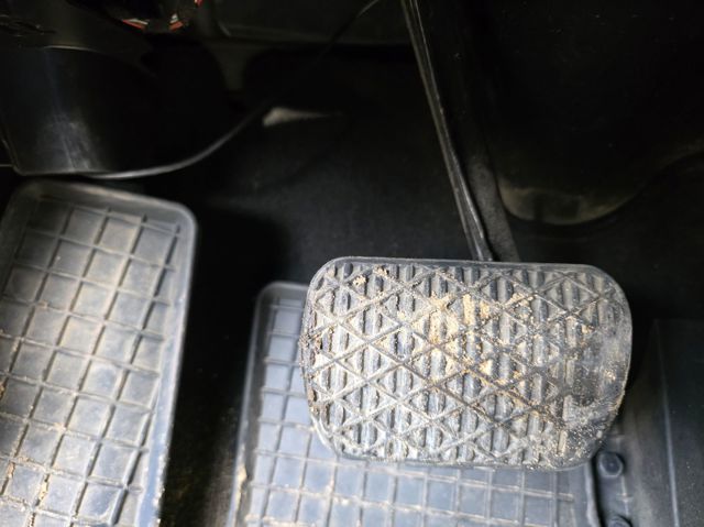 A2042902001 Pedal de freno  en stock Granada