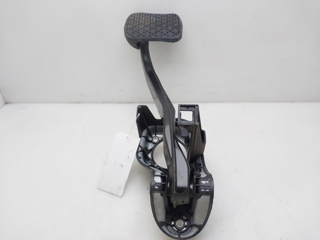 A2042902001 MERCEDES Pedal de freno  en stock Córdoba