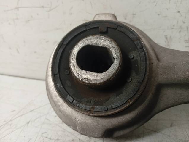 A2043304411 MERCEDES Brazo superior derecho de la suspensión delantera  en stock Huelva