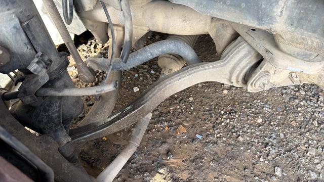 A2043306811 MERCEDES Brazo inferior derecho de la suspensión delantera  disponible Vigo