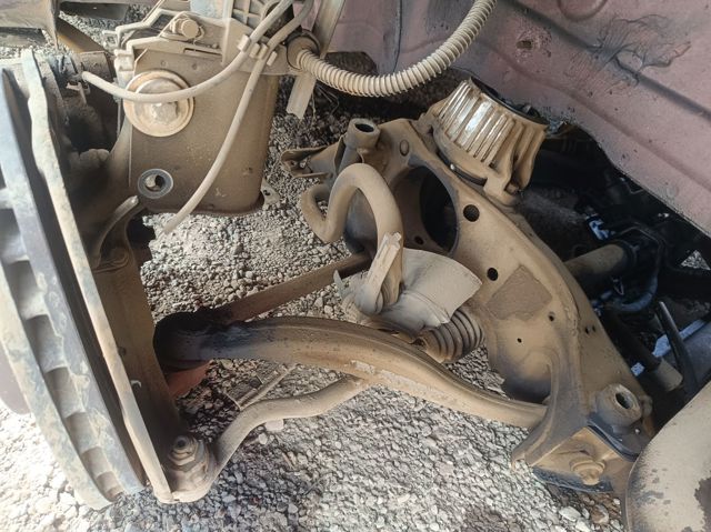 Brazo superior derecho de la suspensión delantera A2043308211 MERCEDES