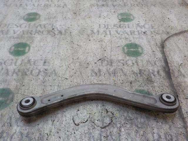 MERCEDES A2043501606 Brazo superior derecho de la suspensión trasera  en stock Terrassa