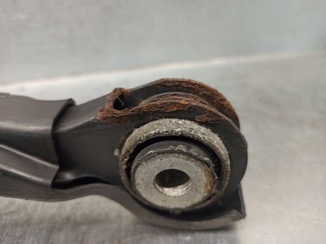 MERCEDES A2043502706 Brazo longitudinal inferior trasero izquierdo/derecho  disponible Valladolid