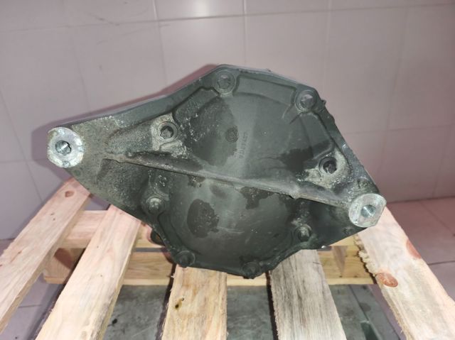 A2043510408 MERCEDES Tapa del diferencial trasero  disponible Ourense