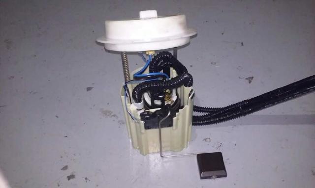 A2044702294 MERCEDES Módulo de bomba de combustible con sensor de nivel de combustible  disponible Vigo