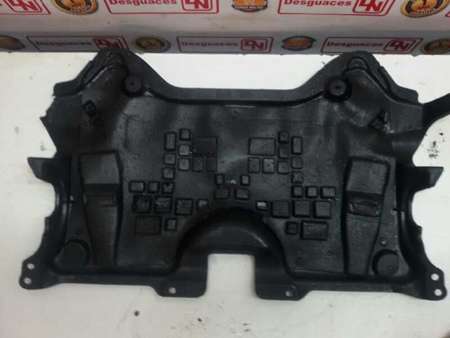Protección motor /empotramiento Mercedes C W204