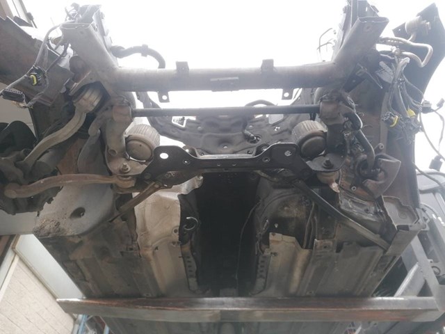 Subchasis delantero soporte motor A2046280557 Mercedes