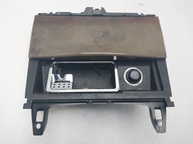 MERCEDES A2046800179 Cenicero de la consola central  en stock Terrassa