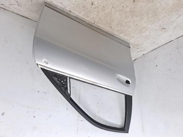 A2047200205 Puerta delantera derecha  en stock Castellón