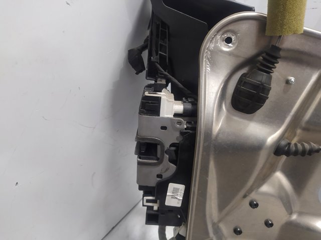 A2047200335 Cerradura de puerta delantera izquierda  comprar en Zaragoza