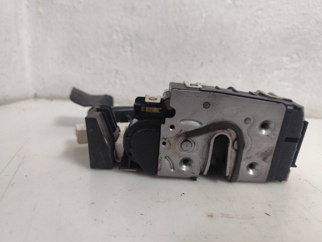 MERCEDES A2047200335 Cerradura de puerta delantera izquierda  disponible Lugo