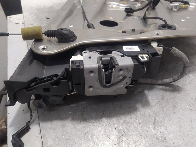 A2047200335 Cerradura de puerta delantera izquierda  comprar en Reus