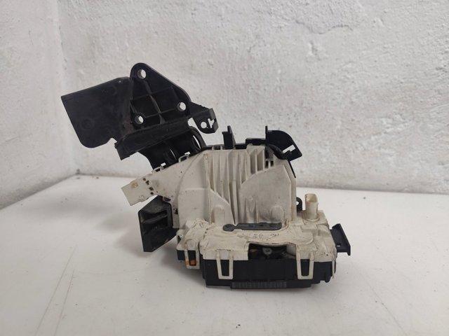 A2047200335 Cerradura de puerta delantera izquierda  comprar en Zaragoza