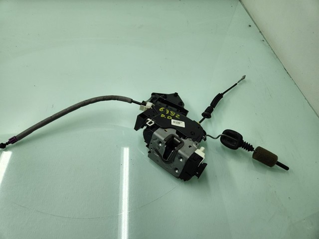 MERCEDES A2047200635 Cerradura de puerta delantera derecha  en stock Salamanca