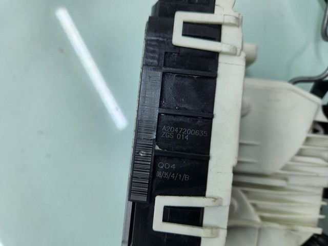 A2047200635 Cerradura de puerta delantera derecha  disponible Málaga