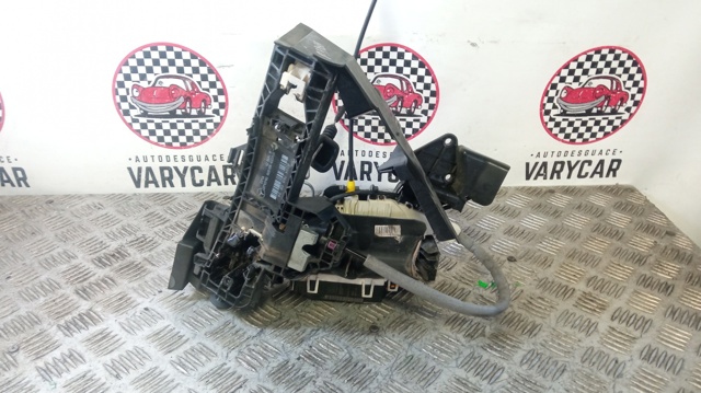 A2047200635 MERCEDES Cerradura de puerta delantera derecha  disponible Ourense