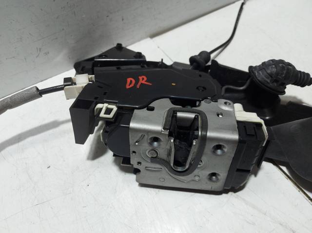 A2047200635 MERCEDES Cerradura de puerta delantera derecha  disponible Ourense